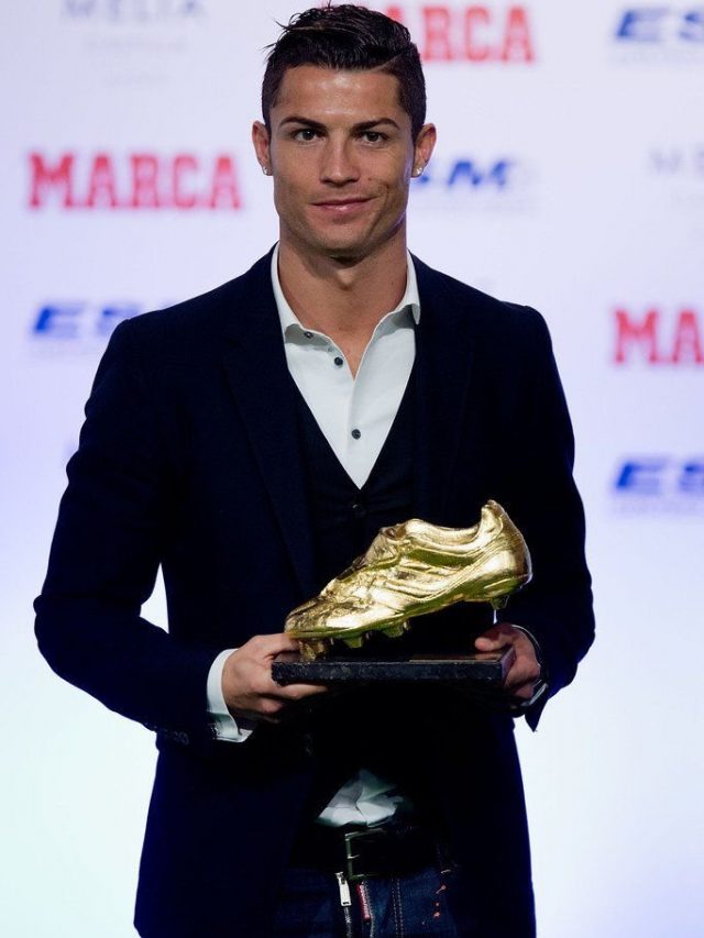 15 FATOS SOBRE O JOGADOR CRISTIANO RONALDO